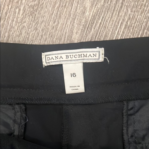 Dana Buchman Black Ankle Cropped Pants - Picture 2 of 9
